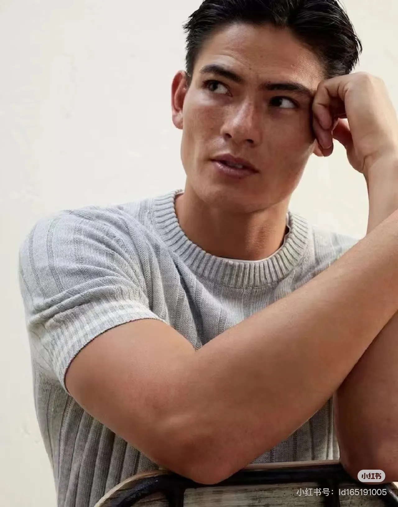 [Upper body picture] BC old money style cable tie round neck knitted short sleeves (Gray)